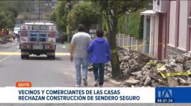 Una nueva obra ejecutada por el Municipio preocupa a los vecinos y comerciantes del sector Las Casas, al norte de Quito. Sus habitantes rechazan la construcción de un sendero seguro.

Un reportaje de Brigette Mancheno