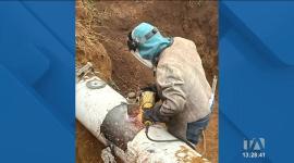 Esmeraldas enfrenta un nuevo derrame de combustible debido a una conexión ilegal en el sote. La empresa de agua potable de Quinindé se mantiene en alerta.

Un reportaje de Sofía Weir