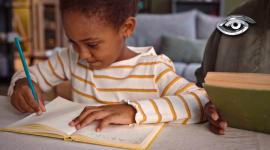 Algunos niños piensan y aprenden de otra manera: son más curiosos y se interesan por cosas distintas a las de otros niños de su edad. Muchas veces nadie se da cuenta a tiempo o lo confunden con rebeldía. En este reportaje las familias que tienen un hijo con altas capacidades intelectuales cuentan cómo viven esa realidad y los desafíos de ser diferentes.