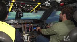 Nuestro Julián Campos probó un simulador de vuelo real para quienes son fanáticos de la aviación y de los viajes para todas las edades.