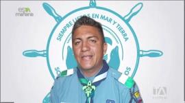 El líder scout de grupo en la Isla San Cristóbal, Fabricio Chauca  nos explica lo que significa ser scout y las actividades que realizan por la sociedad y por el medio ambiente.