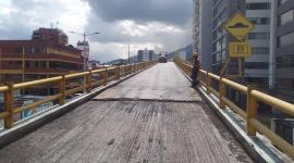 El Municipio de Quito ejecuta trabajaos de mantenimiento en el paso elevado de la av. República