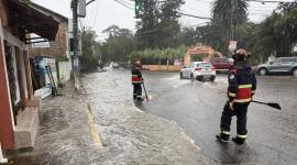 Los Bomberos de Quito atendieron emergencias por lluvias este viernes 31 de octubre del 2025