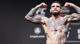 Sean Brady en el pesaje oficial de la UFC previo a su combate.