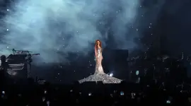 Shakira aún no termina su gira y ya recibe premio por el tour más taquillero de una mujer.