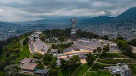 Fotografía de archivo de la Virgen del Panecillo, ubicada en un cerro del centro histórico en Quito (Ecuador).
