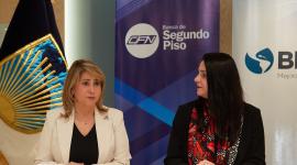 Las autoridades del BID y la CFN firmaron un acuerdo en Quito.