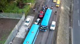 Un choque múltiple se registró en la avenida Occidental, en el norte de Quito.