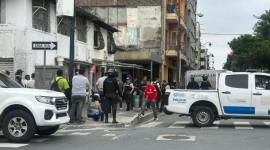 El crimen ocurrió en el centro de Guayaquil, cuando ingresaban en un local comercial.