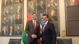 El presidente de Bolivia, Rodrigo Paz, y el subsecretario de Estado de EE.UU., Chistopher Landau, brindaron una rueda de prensa