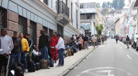 Largas filas de soldados reservistas se registraron en las bases y centros de movilización de Quito y otras ciudades, este lunes 10 de noviembre.