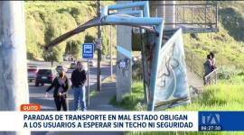 Crece el malestar entre los quiteños por el deterioro de varias paradas de transporte público en la capital. El incumplimiento de un contrato con el Municipio sería la principal causa de la falta de mantenimiento.

Un reportaje de Mishell Villacís