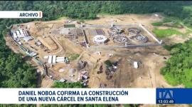 El Gobierno alista la construcción de una prisión de mediana seguridad con capacidad para 15 mil privados de libertad en Santa Elena. El presidente Daniel Noboa confirmó que la obra se levantará en la misma zona donde actualmente funciona la cárcel del Encuentro.

Un reportaje de Ericka Vera