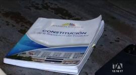 Reducir el número de asambleístas es el objetivo de la pregunta C del referéndum. De aprobarse, la Asamblea Nacional pasaría de 151 a 73 legisladores. Once provincias, incluidas las seis de la Amazonía, contarían únicamente con un representante.

Un reportaje de Carlos Sacoto