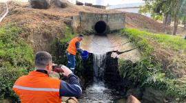 Técnicos del MAE recogieron muestras de agua de la planta potabilizadora La Toma este miércoles 12 de noviembre del 2025.