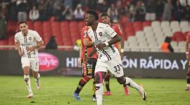 Leonel Quiñónez celebra su gol ante Deportivo Cuenca, en la semifinal de la Copa Ecuador jugada el 13 de noviembre del 2025.