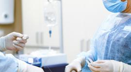 Procedimiento médico en un quirófano (imagen referencial)