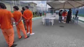 Más de ocho mil personas privadas de libertad ejercen su voto este jueves 13 de noviembre del 2025 en 41 centros penitenciarios distribuidos en 20 provincias del Ecuador, como parte de la consulta popular y referéndum. 

Un reportaje de Karen Haro