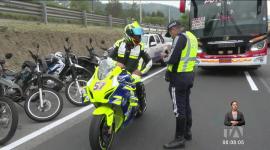 Un operativo realizado en la Ruta Viva, en el nororiente de Quito, dejó como resultado 89 vehículos que excedieron el límite de velocidad y 16 conductores sancionados por diferentes infracciones. La AMT anunció que este es parte de una serie de controles que continuarán en la ciudad.

Un reportaje de Juan Miguel Rodríguez