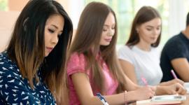 El Gobierno anunció la ampliación de las becas para mujeres.