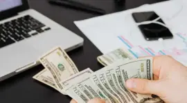 Algunas empresas del sector privado adelantó el pago del décimo tercer sueldo a sus trabajadores.