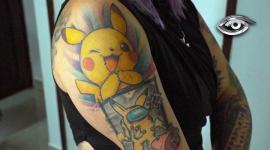 Algunos tatuajes guardan historias que queremos olvidar, otros se desvanecen con el tiempo o nacen de cicatrices. Los expertos transforman esos diseños antiguos, jugando con líneas, sombras y colores, para darles nueva vida. Así, cada tatuaje se convierte en una obra única que cuenta una historia renovada.