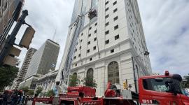 El Cuerpo de Bomberos de Guayaquil acudió a rescatar a las dos personas.
