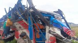 Así quedó el bus accidentado en Simiátug.