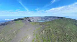 Volcán Fernandina se mantiene en alerta por posible erupción.