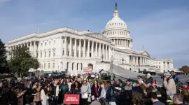 Sobrevivientes de abuso hablan durante una conferencia de prensa en el Capitolio de los Estados Unidos en Washington, D.C., el 18 de noviembre de 2025.
