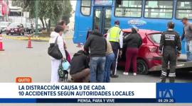 Nueve de cada diez siniestros de tránsito ocurren por errores humanos. Revisar el celular, comer mientras se conduce o incluso la fatiga mental pueden aumentar el riesgo de provocar siniestros.

Un reportaje de Mishell Villacís