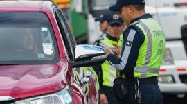 Agentes de tránsito controlan la medida Pico y Placa en dos horarios