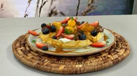 Este jueves 20 de noviembre del 2025 preparamos waffles con bananas acarameladas, junto al chef Felipe Campana.