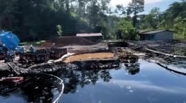 Un derrame de petróleo afectó a una finca rural de la comunidad La Conde, en Orellana, este juves 20 de noviembre del 2025