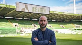 José Alberto Arévalo es el entrenador de Racing de Santander, equipo en el que milita Jeremy Arévalo