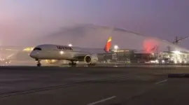 Suspenden vuelos a Venezuela tras advertencia de Estados Unidos por sobrevolar ese país.