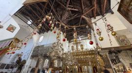 Adornos navideños en la Basílica de La Natividad. La ciudad palestina de Belén, en el sur de Cisjordania, prepara por primera vez en dos años las celebraciones navideñas.