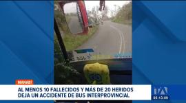 Un siniestro de tránsito dejó al menos diez fallecidos y una veintena de heridos en Manabí. Un bus interprovincial se accidentó mientras cubría la ruta El Carmen - Convento, cerca del cantón Chone.

Un reportaje de Karen Caguano