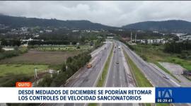 Desde mediados de diciembre del 2025 podrían retomarse en Quito los controles de velocidad sancionatorios. Las autoridades municipales trabajan para acelerar este proceso y anunciaron que prevén instalar seis nuevos radares educativos.

Un reportaje de Stephany Paz