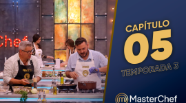 Participantes de MasterChef Celebrity Ecuador preparando guatita