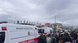 Cuatro personas resultaron heridas por la explosión de pirotecnia en un vehículo.