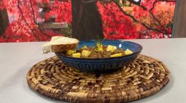 Este martes 25 de noviembre del 2025 preparamos aros de cebollapapa rellena, junto al chef Felipe Campana.