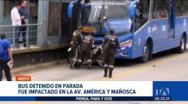 Un accidente de tránsito se registró en la avenida América, en el norte de Quito. Entre los involucrados se encuentra un agente de la Agencia Metropolitana de Tránsito que circulaba por el carril exclusivo.

Un reportaje de Nathalie Jiménez