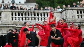 La Compañía Nacional de Danza de Italia actúa en las escalinatas de la Plaza de España, en Roma, el 25 de noviembre del 2025.