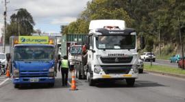 El Municipio de Quito planteó la restricción de circulación de vehículos pesados en la ciudad.