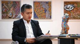 El artista que transformó la avenida Amazonas en un lienzo gigante ha retratado a deportistas, músicos y políticos con una velocidad que desafía límites. Sus sesiones de más de 50 horas y dos récords Guinness llaman la atención por sí solas. Pero su trayectoria revela mucho más que marcas: muestra la pasión y la disciplina detrás de cada trazo.