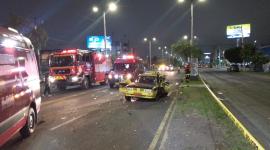 Un taxi quedó destruido tras el siniestro registrado en la av. Galo Plaza Lasso.