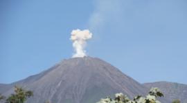 El volcán El Reventador se encuentra en un proceso eruptivo