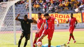 El Nacional y Aucas protagonizaron un partido intenso en el estadio La Cocha de Latacunga.