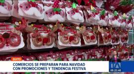 Con la llegada de la temporada navideña, los comercios de Quito se preparan con promociones y productos en tendencia. Ante las altas expectativas de ventas, muchos locales han ampliado sus horarios y reforzado su personal para atender la creciente demanda.

Un reportaje de Mishell Villacís